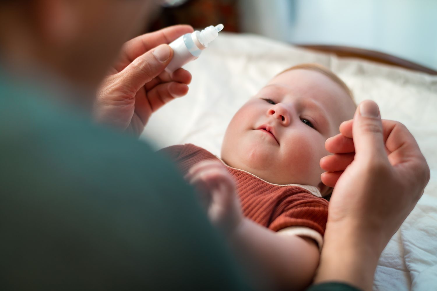 How to Use Saline Spray on Newborn